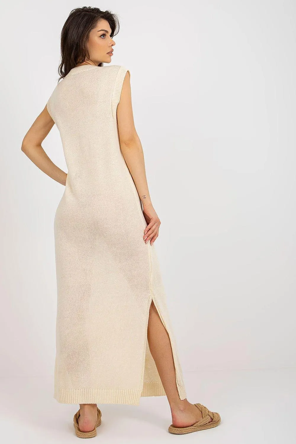 Beach Dress Badu: Chic Knit Maxi for Coastal Escapes