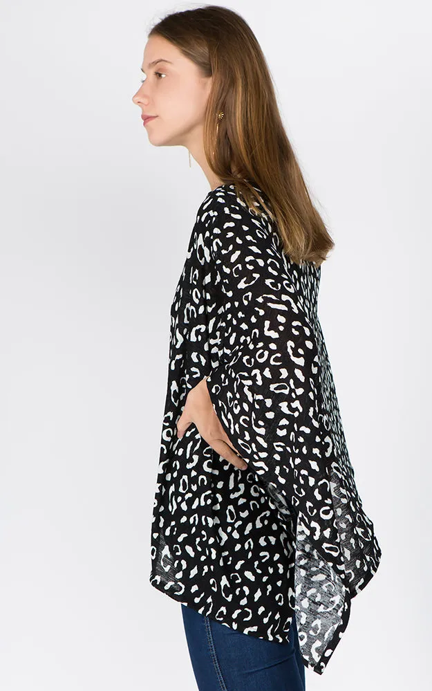 PA1C92 Animal Pattern Print Poncho